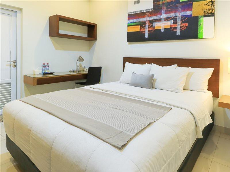 Home Guesthouse Surabaia Exterior foto