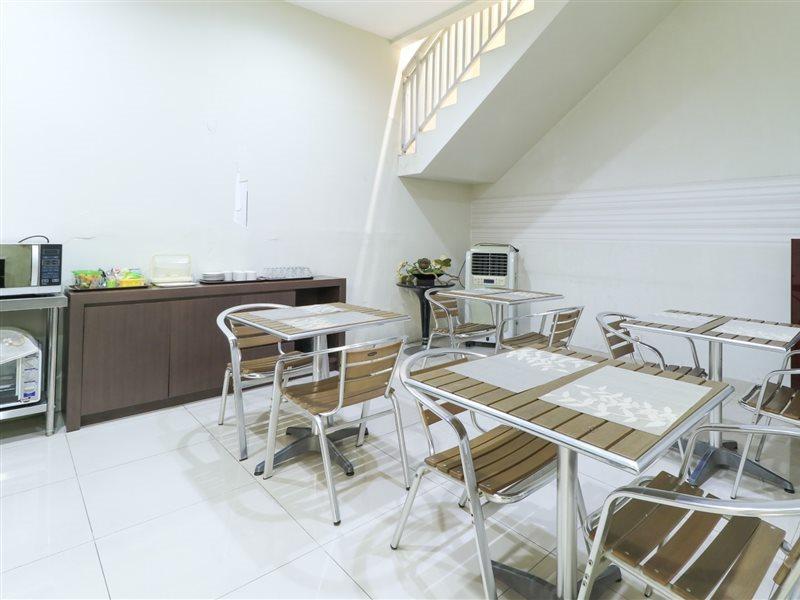 Home Guesthouse Surabaia Exterior foto