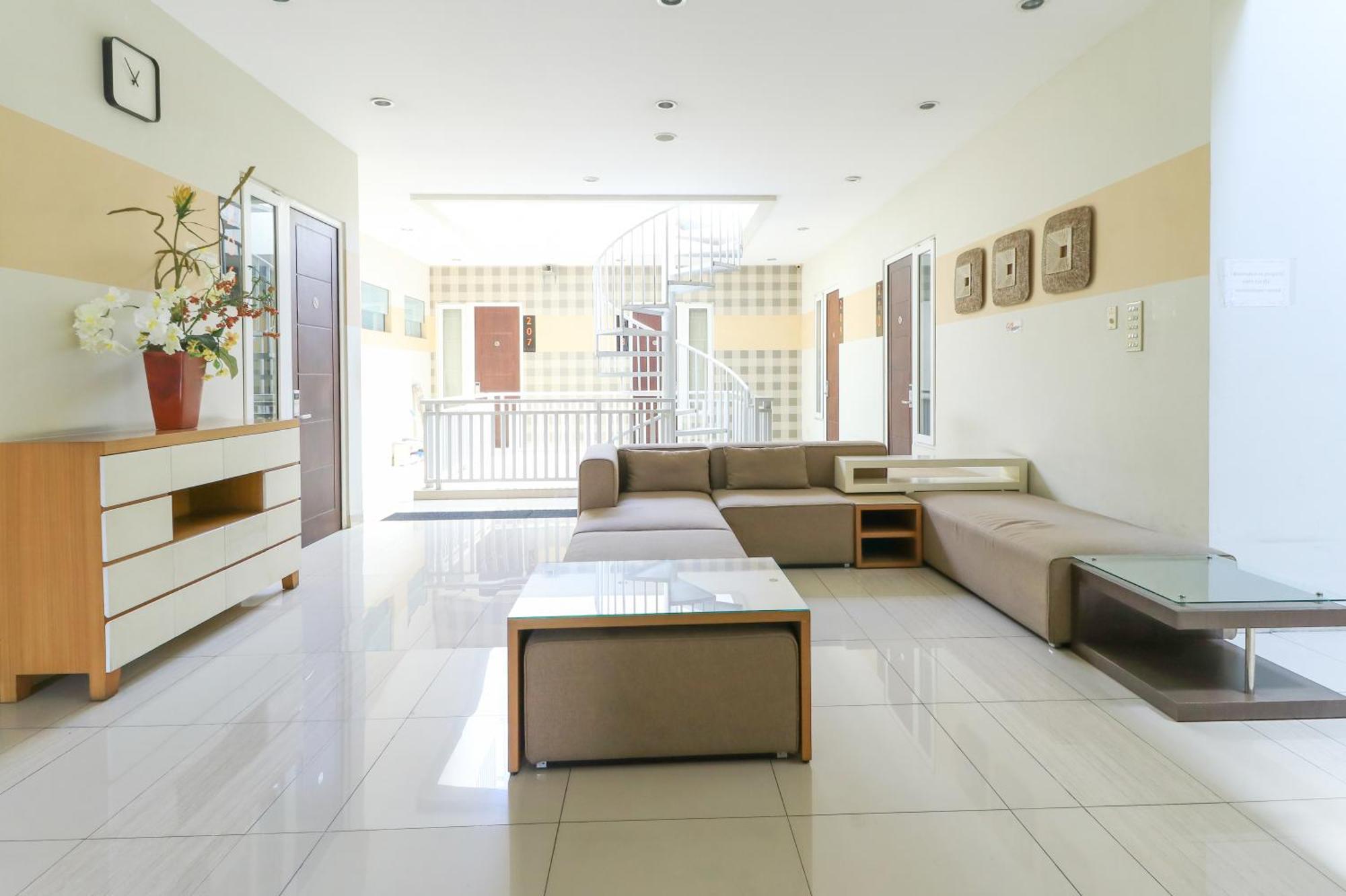 Home Guesthouse Surabaia Exterior foto