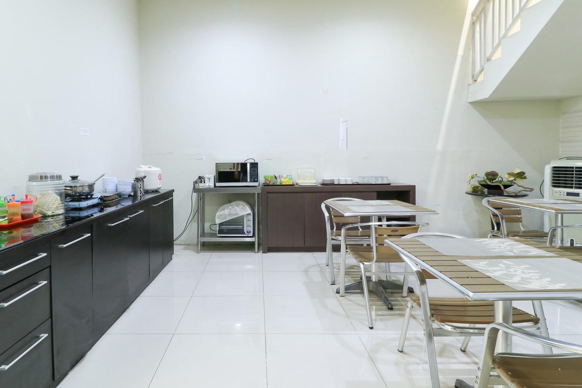 Home Guesthouse Surabaia Exterior foto