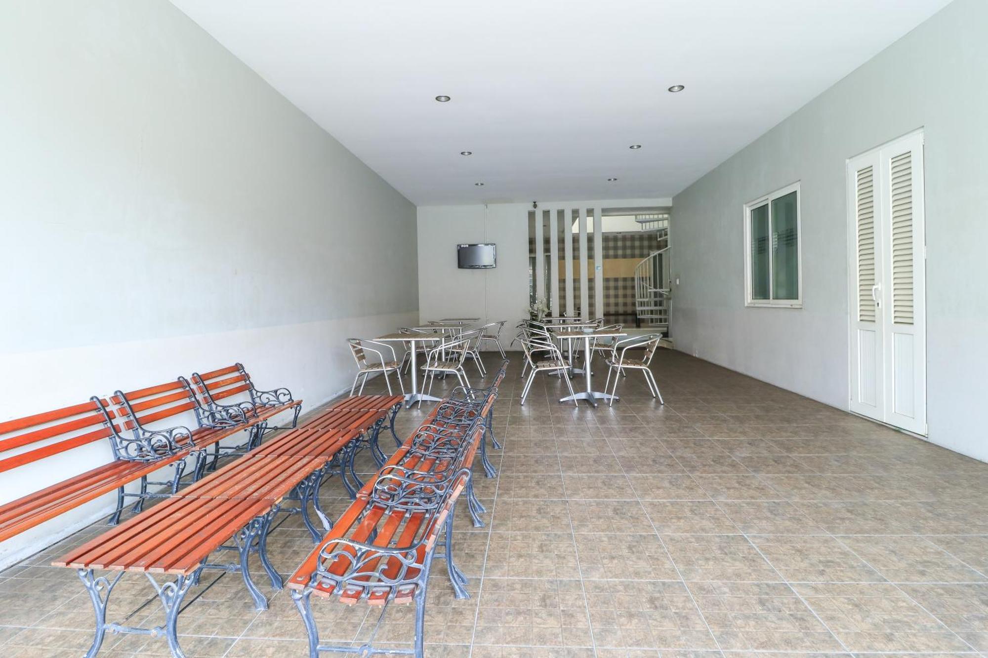 Home Guesthouse Surabaia Exterior foto