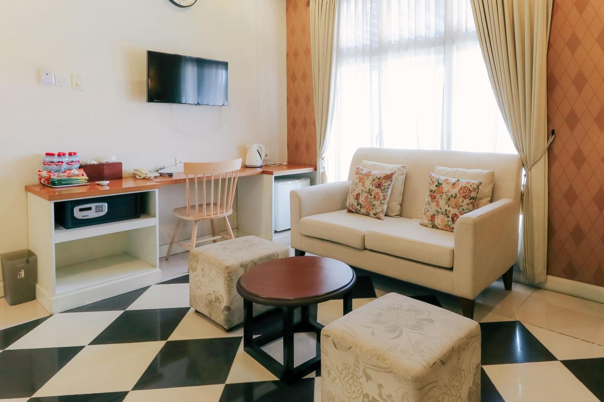 Home Guesthouse Surabaia Exterior foto